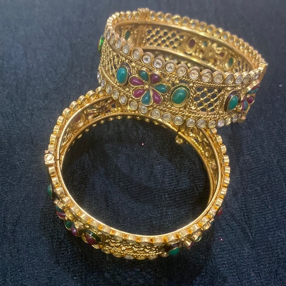 Jewelry - Stunning ethnic wear,polki jadau kangans